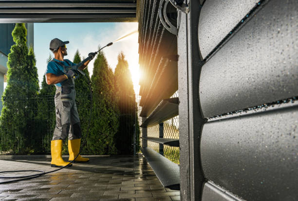 Best Pool Deck Cleaning in Dayton, TX